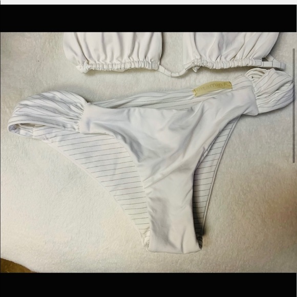 Vitamin A White with Silver Pinstripes Reversible Bikini Size 4 - Picture 6 of 8